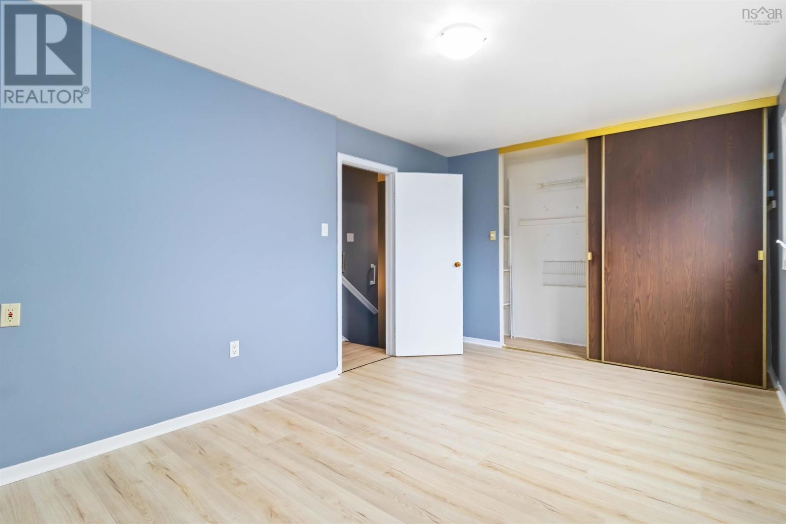 












4 Forestside Crescent

,
Halifax,




Nova Scotia
B3M1M4

