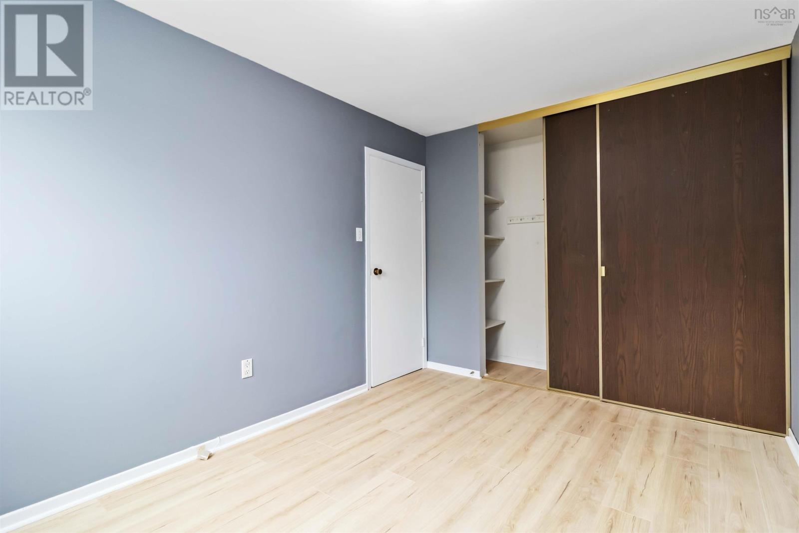 












4 Forestside Crescent

,
Halifax,




Nova Scotia
B3M1M4


