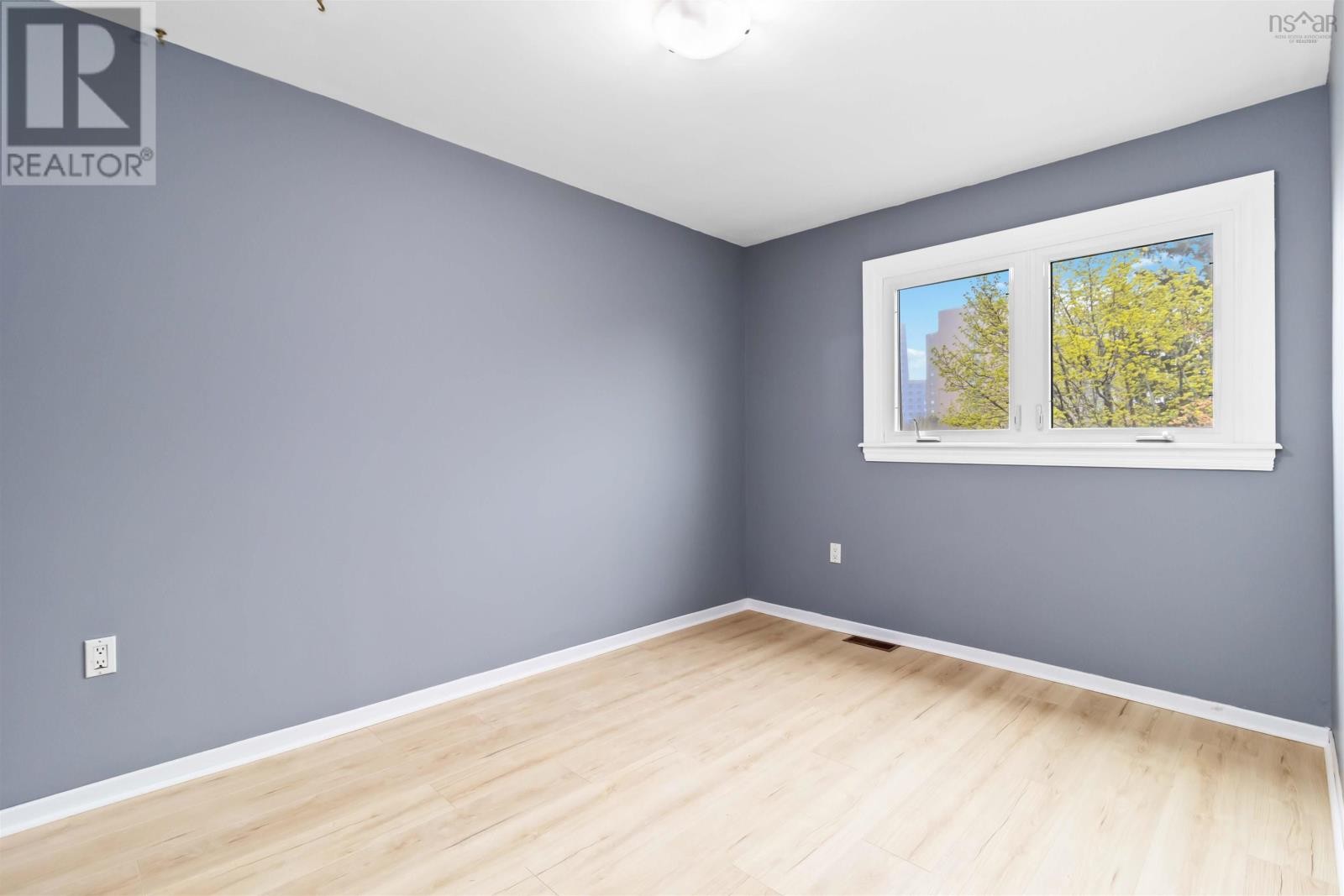 












4 Forestside Crescent

,
Halifax,




Nova Scotia
B3M1M4

