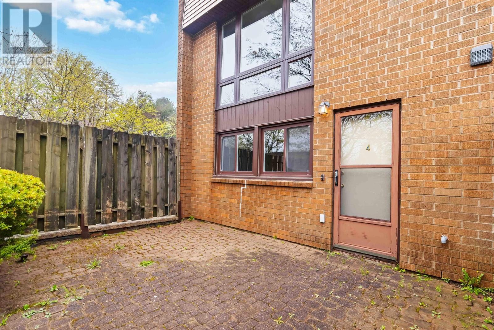 












4 Forestside Crescent

,
Halifax,




Nova Scotia
B3M1M4

