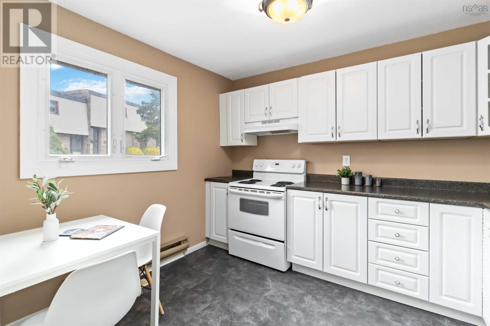 












4 Forestside Crescent

,
Halifax,




Nova Scotia
B3M1M4


