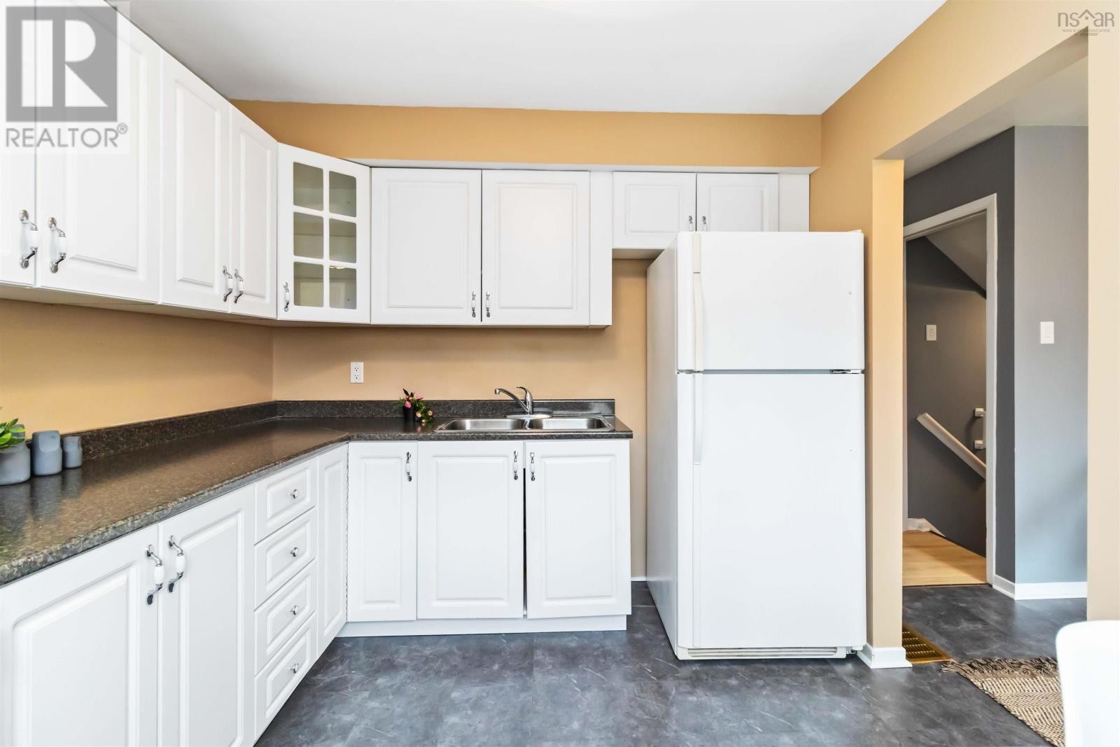 












4 Forestside Crescent

,
Halifax,




Nova Scotia
B3M1M4

