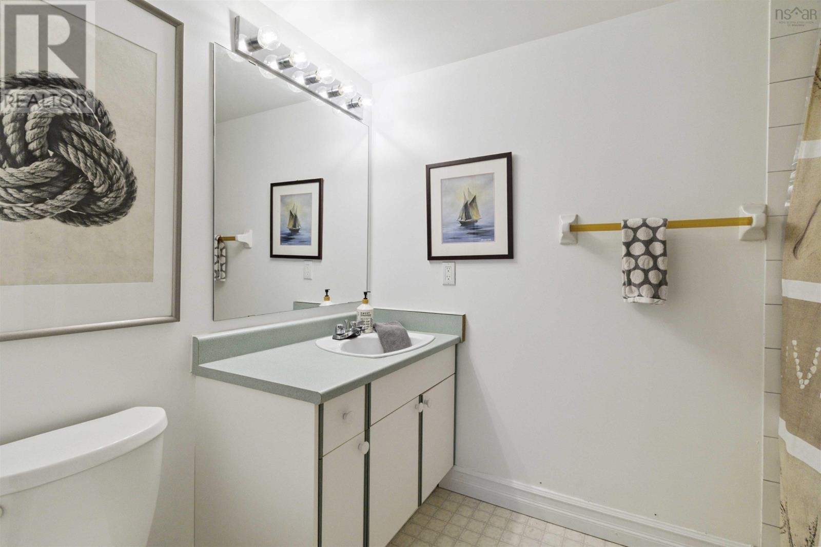 












203 85 Spinnaker Drive

,
Halifax,




Nova Scotia
B3N3E3


