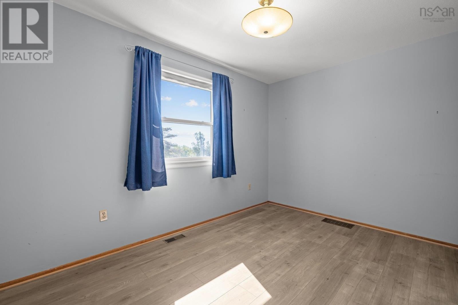 












41 Elm Street

,
Cole Harbour,




Nova Scotia
B2W2K4

