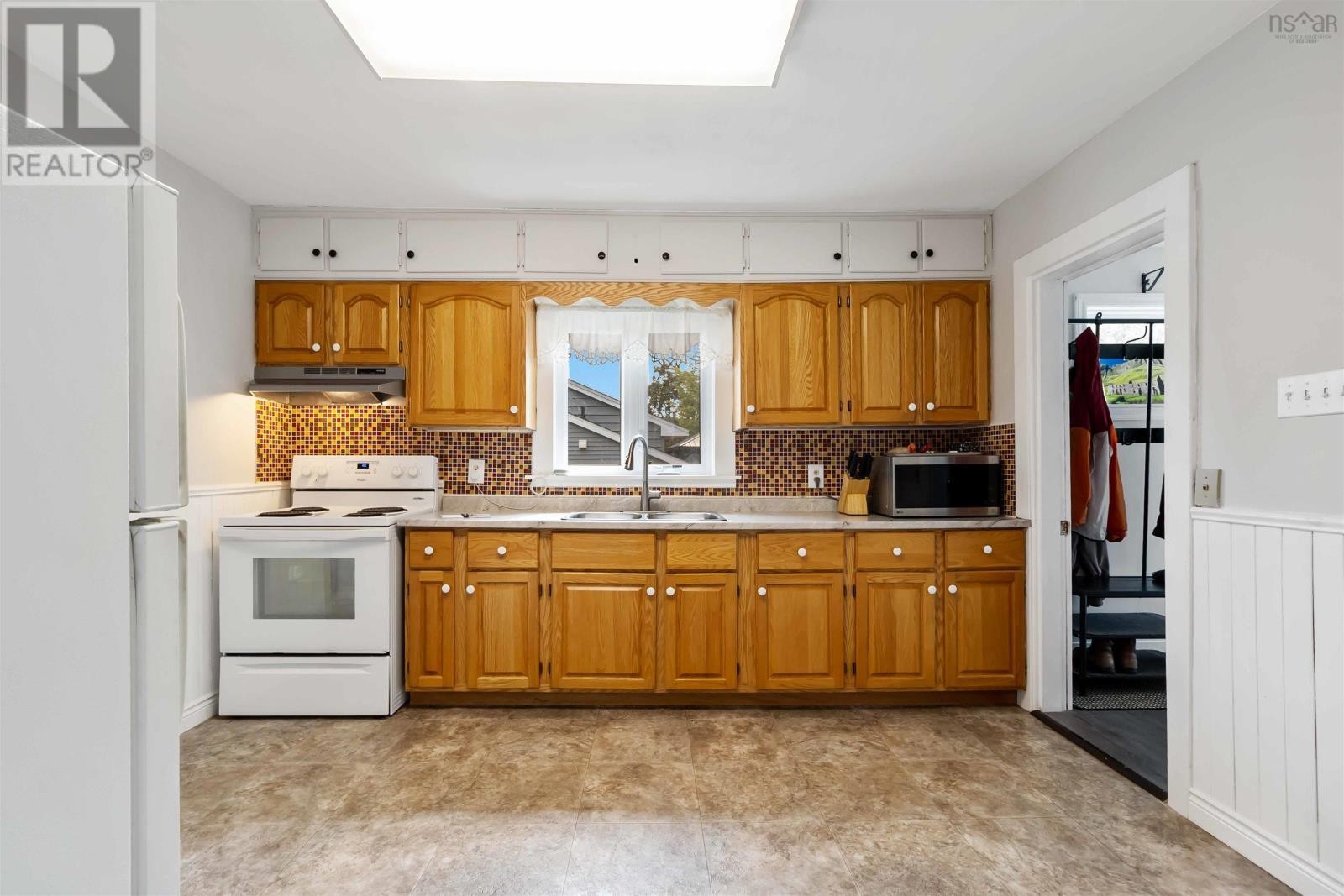 












24 Woodlawn Road

,
Dartmouth,




Nova Scotia
B2W2R6

