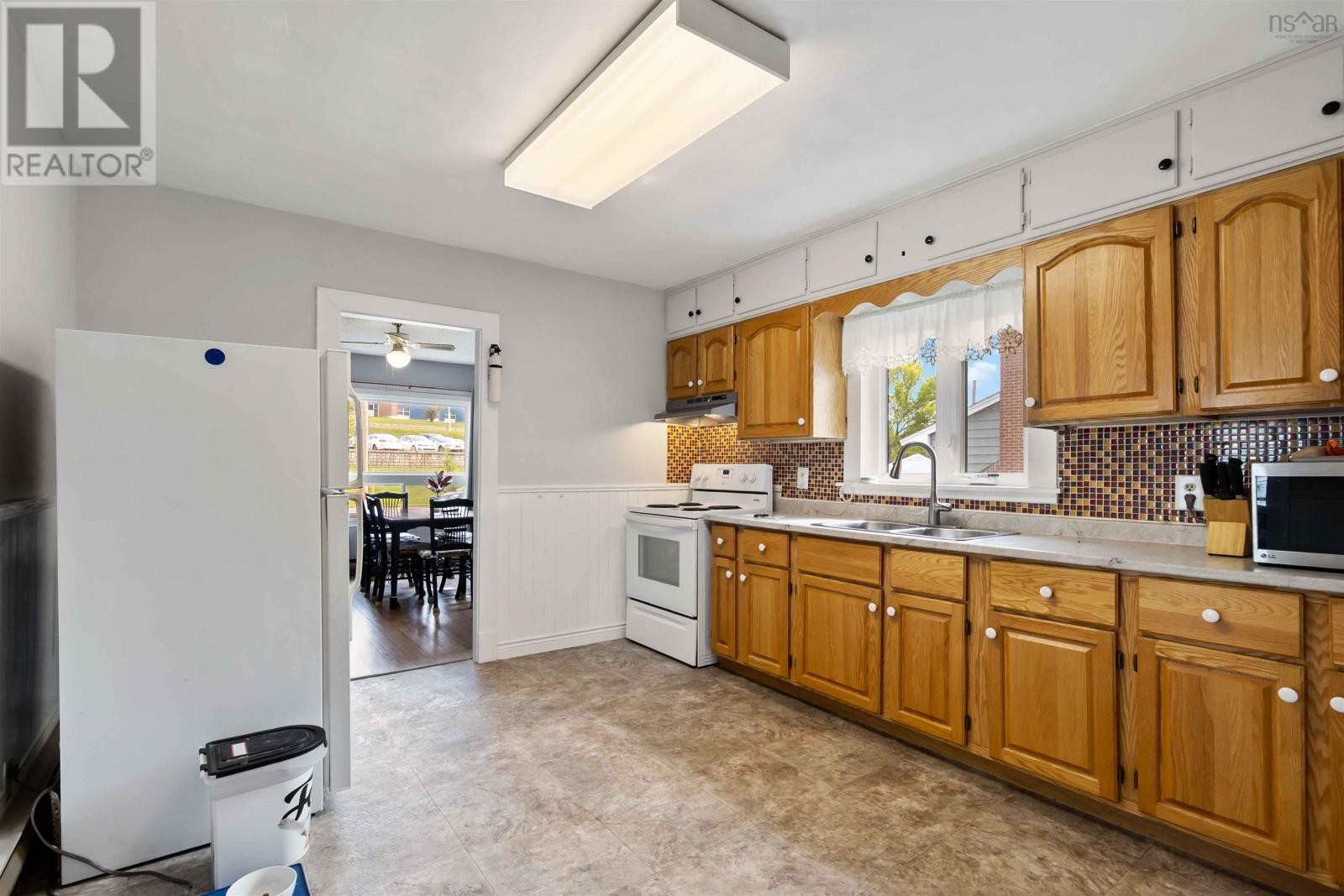 












24 Woodlawn Road

,
Dartmouth,




Nova Scotia
B2W2R6

