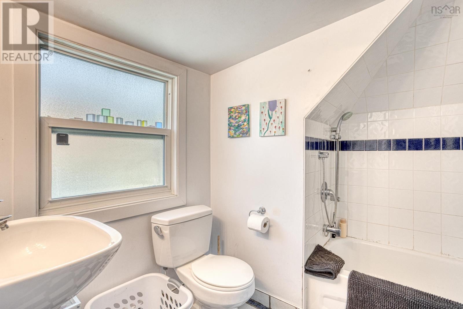 












5554- 5556 Atlantic Street

,
Halifax,




Nova Scotia
B3H1G4

