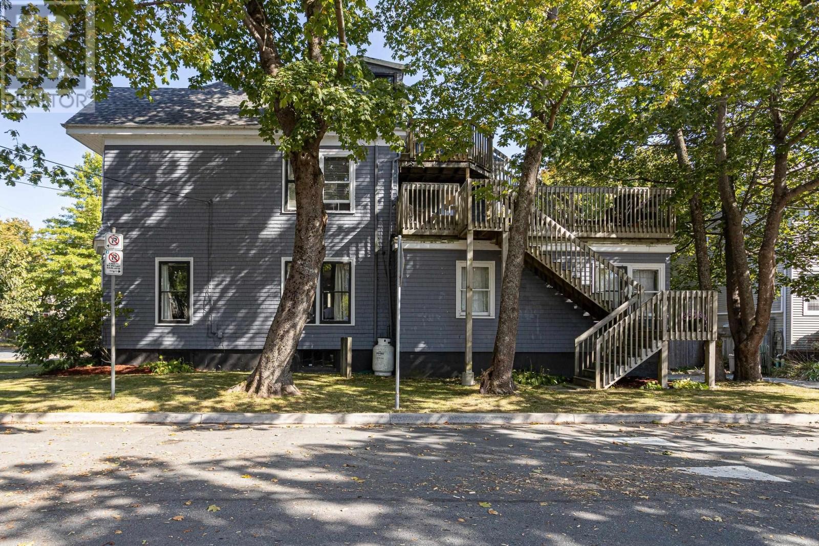 












5554- 5556 Atlantic Street

,
Halifax,




Nova Scotia
B3H1G4

