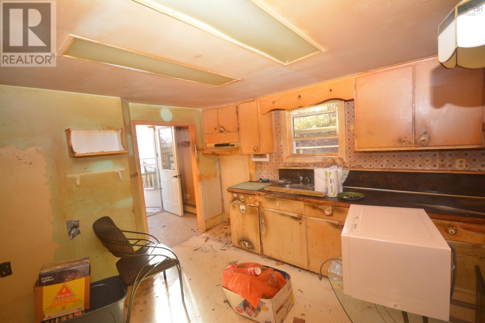 












6 Nelson Avenue

,
Halifax,




Nova Scotia
B3P1V8

