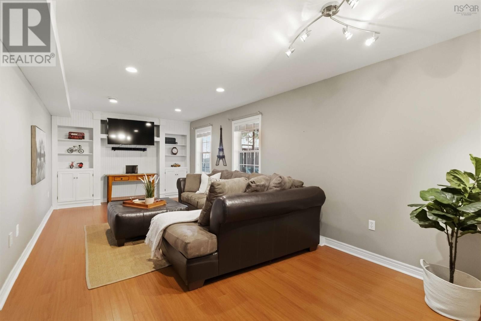 












46 Stone Gate Court

,
Dartmouth,




Nova Scotia
B2X3T2

