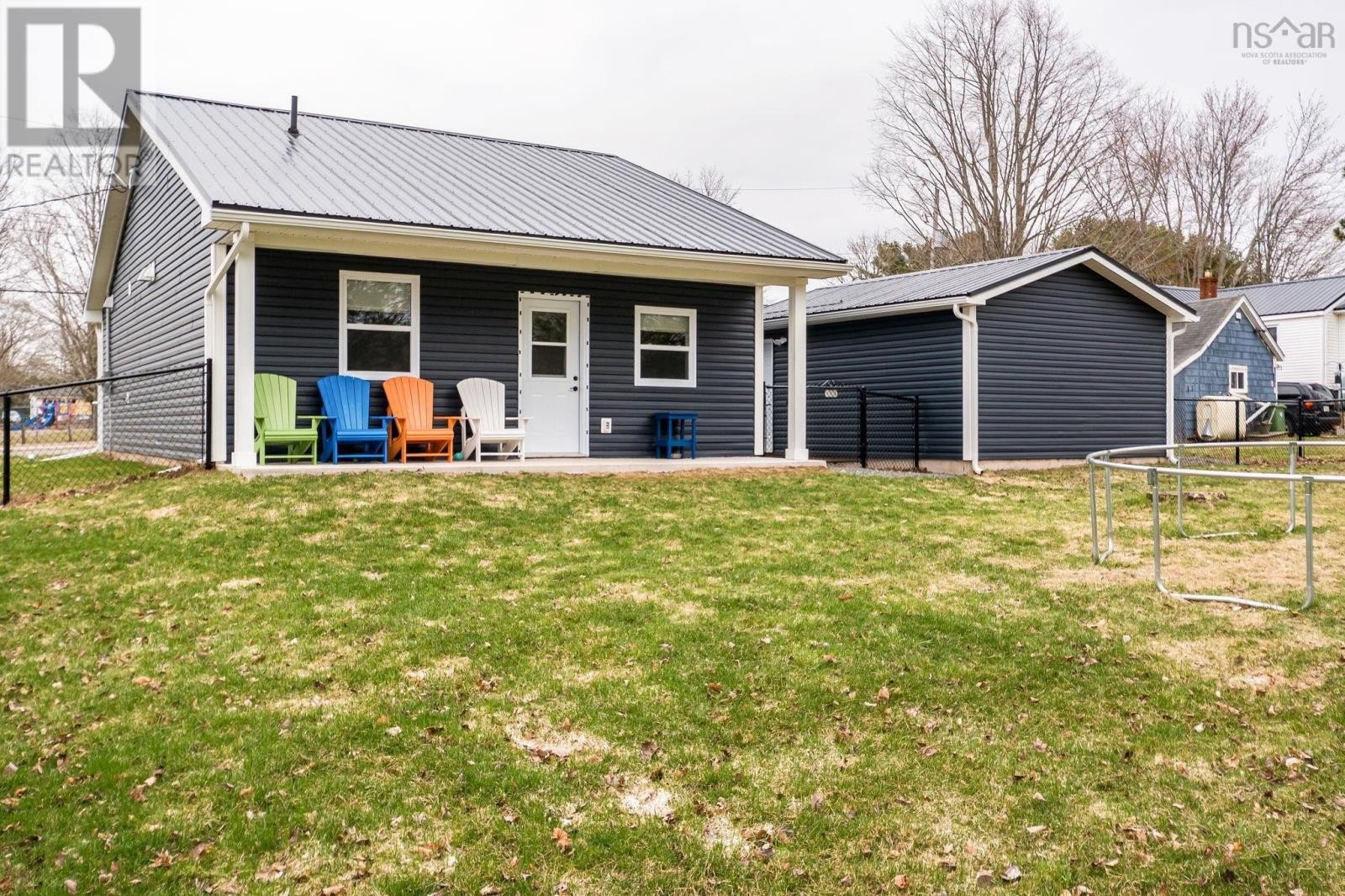 












73 East Court Road

,
Bible Hill,




Nova Scotia
B2N4M7

