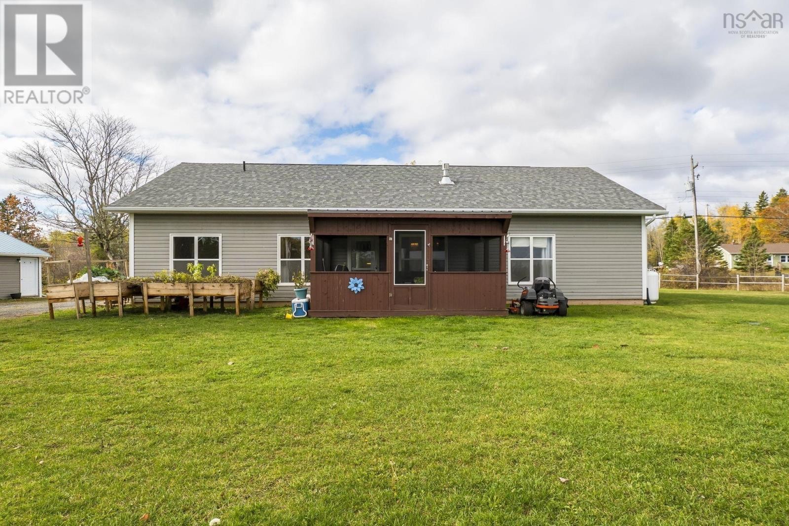 












6874 Highway 354

,
Kennetcook,







Nova Scotia
B0N1P0

