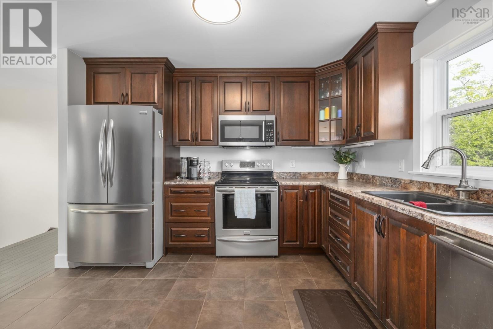 












3350 Old Guysborough Road

,
Devon,




Nova Scotia
B2T1K8

