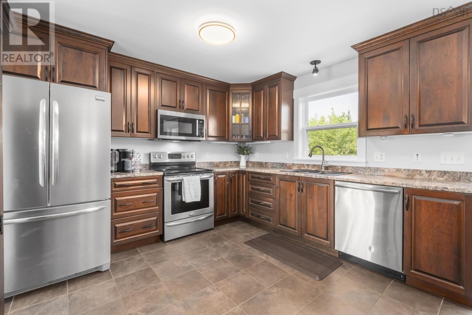 












3350 Old Guysborough Road

,
Devon,




Nova Scotia
B2T1K8

