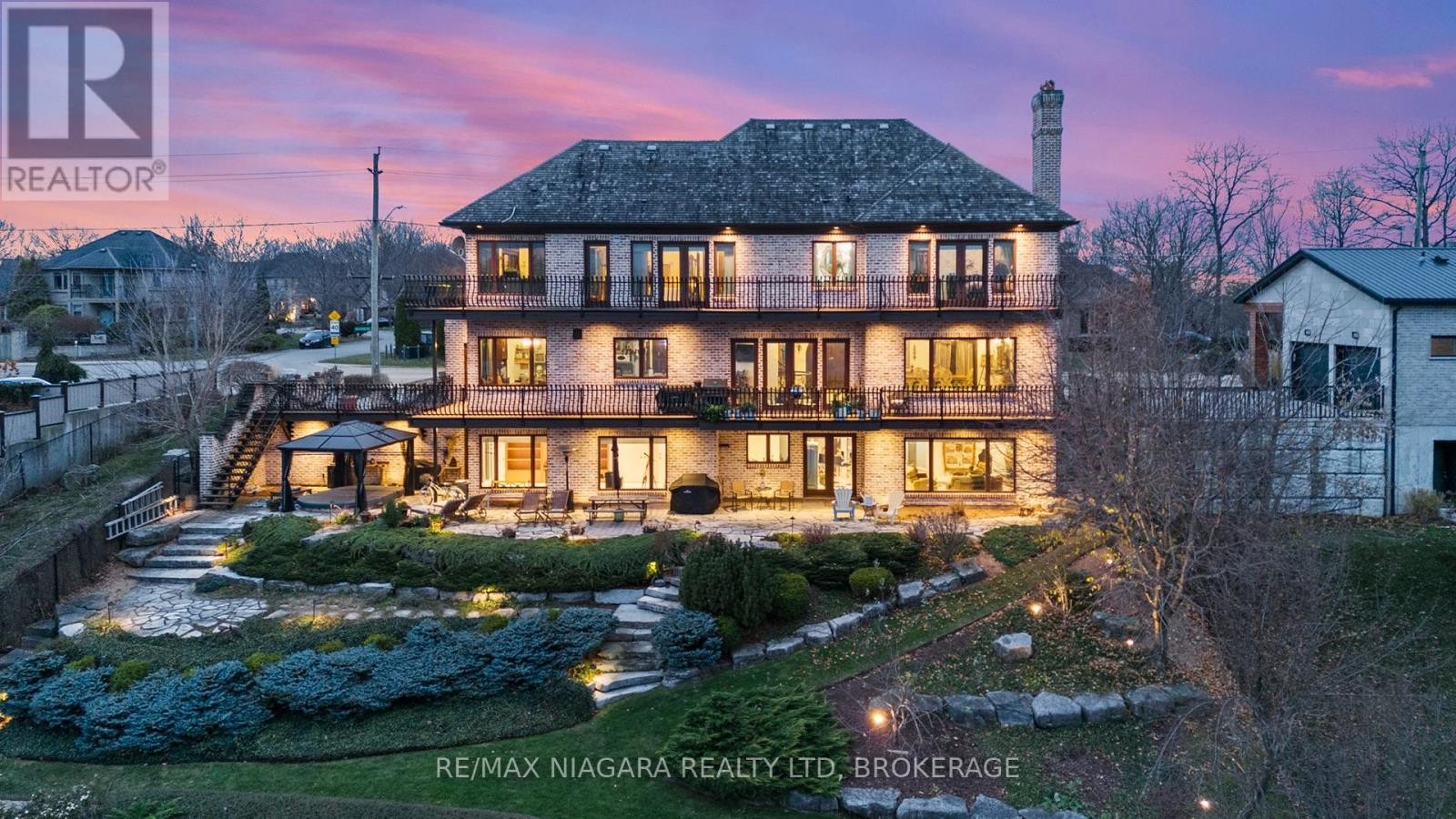 












358C MARTINDALE ROAD

,
St. Catharines (Martindale Pond),




Ontario
L2R6P9

