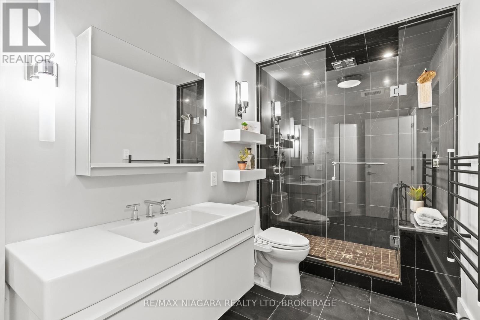 












358C MARTINDALE ROAD

,
St. Catharines (Martindale Pond),




Ontario
L2R6P9

