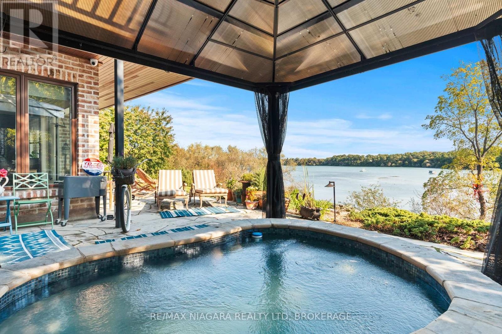 












358C MARTINDALE ROAD

,
St. Catharines (Martindale Pond),




Ontario
L2R6P9

