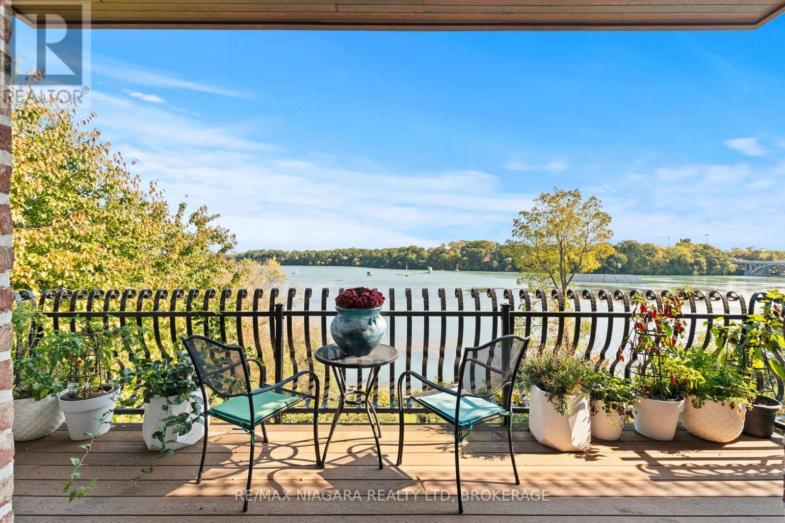 












358C MARTINDALE ROAD

,
St. Catharines (Martindale Pond),




Ontario
L2R6P9

