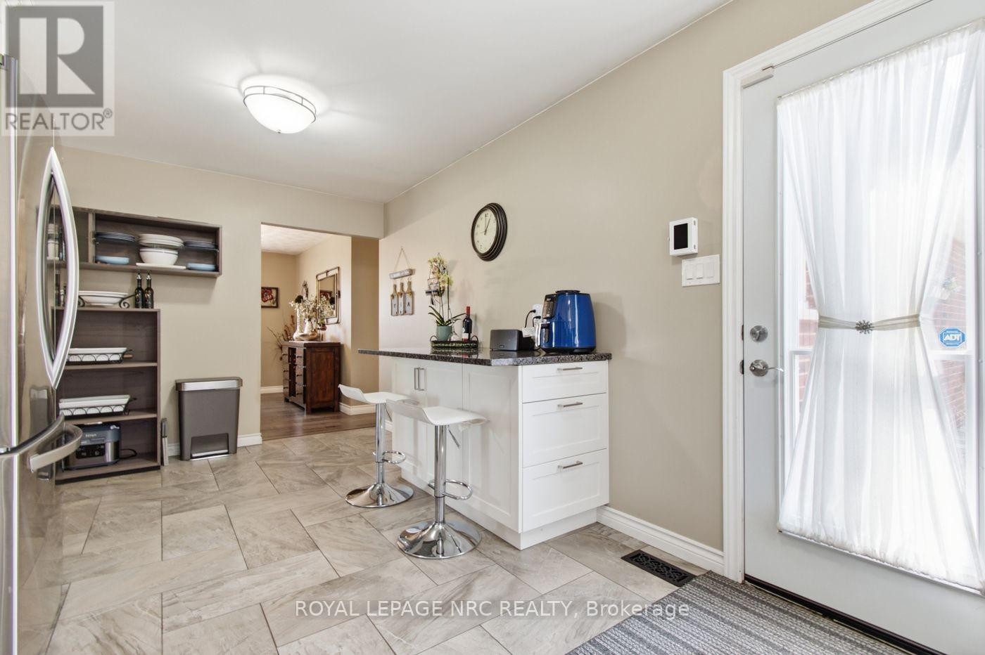 












28 ROLLINS DRIVE

,
Welland (N. Welland),




Ontario
L3C6Z8

