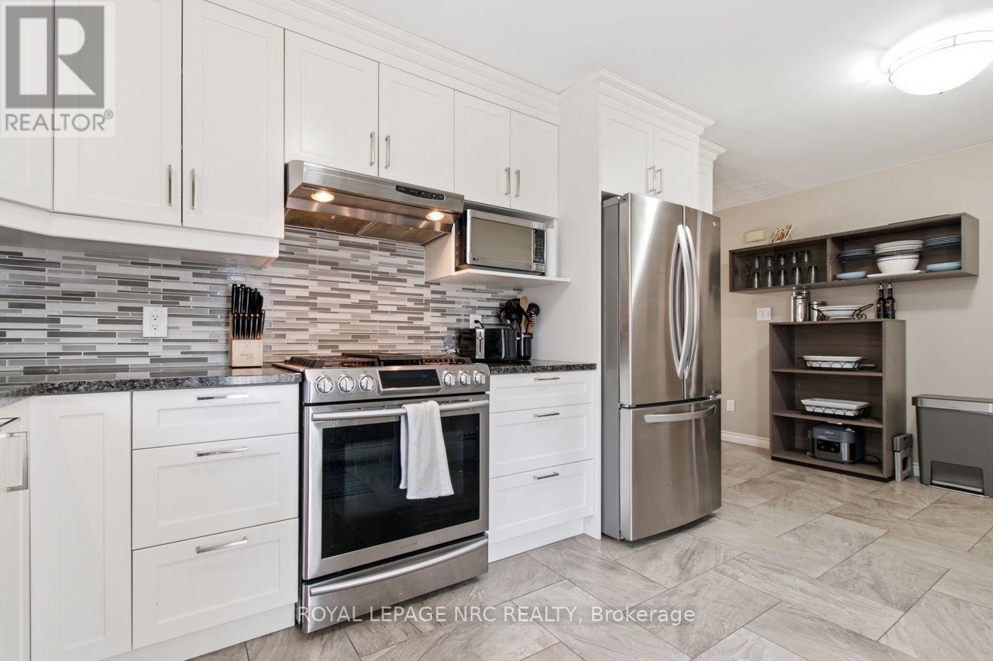 












28 ROLLINS DRIVE

,
Welland (N. Welland),




Ontario
L3C6Z8

