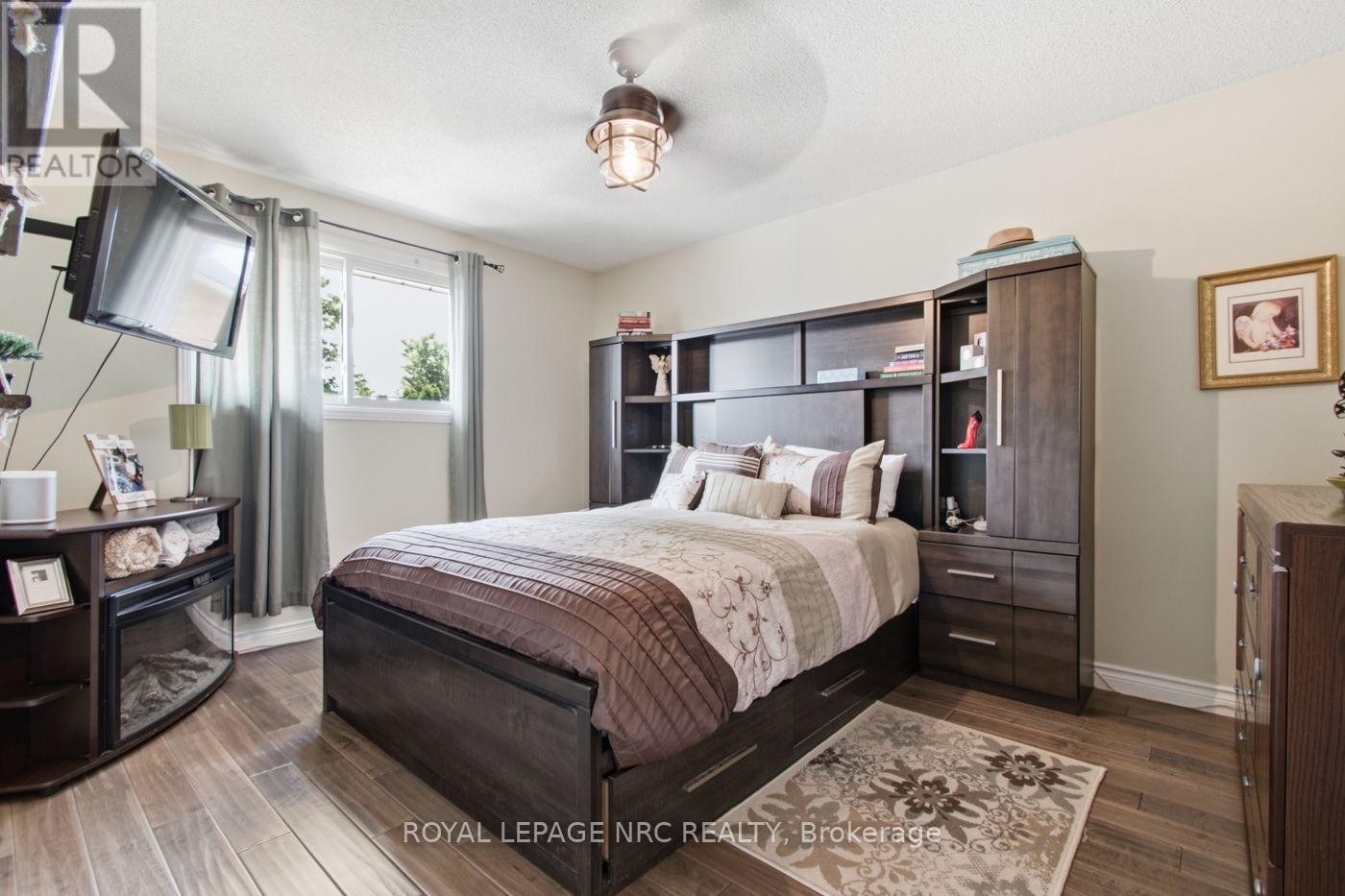 












28 ROLLINS DRIVE

,
Welland (N. Welland),




Ontario
L3C6Z8

