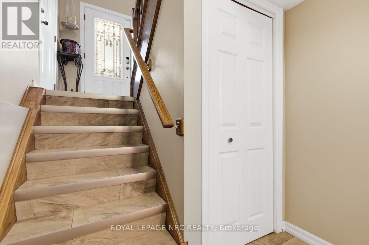 












28 ROLLINS DRIVE

,
Welland (N. Welland),




Ontario
L3C6Z8


