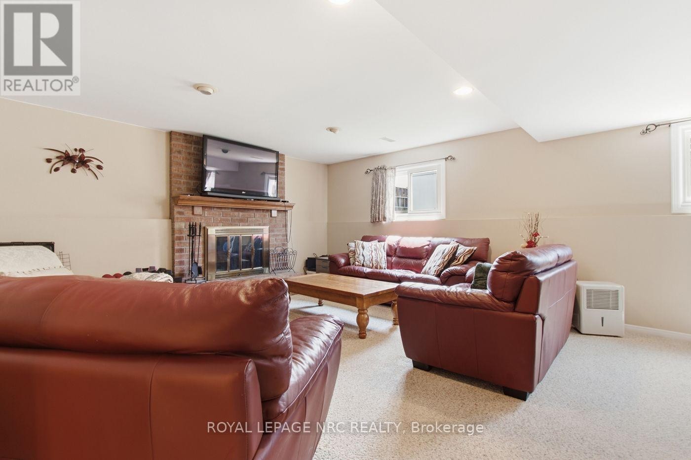 












28 ROLLINS DRIVE

,
Welland (N. Welland),




Ontario
L3C6Z8

