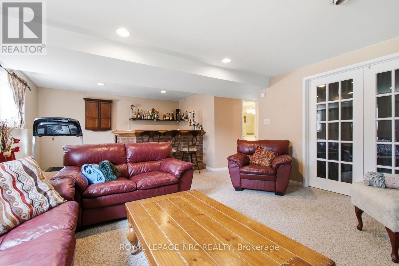 












28 ROLLINS DRIVE

,
Welland (N. Welland),




Ontario
L3C6Z8

