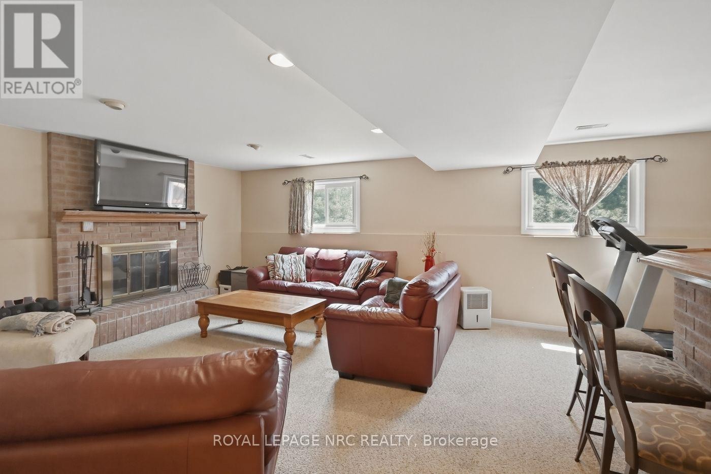












28 ROLLINS DRIVE

,
Welland (N. Welland),




Ontario
L3C6Z8

