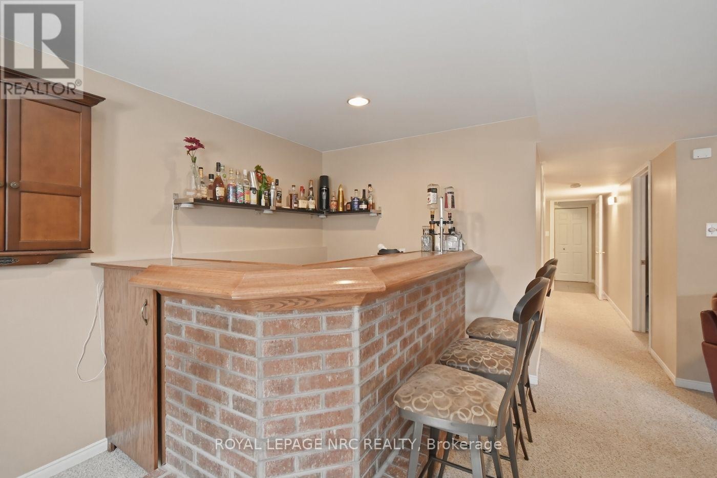 












28 ROLLINS DRIVE

,
Welland (N. Welland),




Ontario
L3C6Z8

