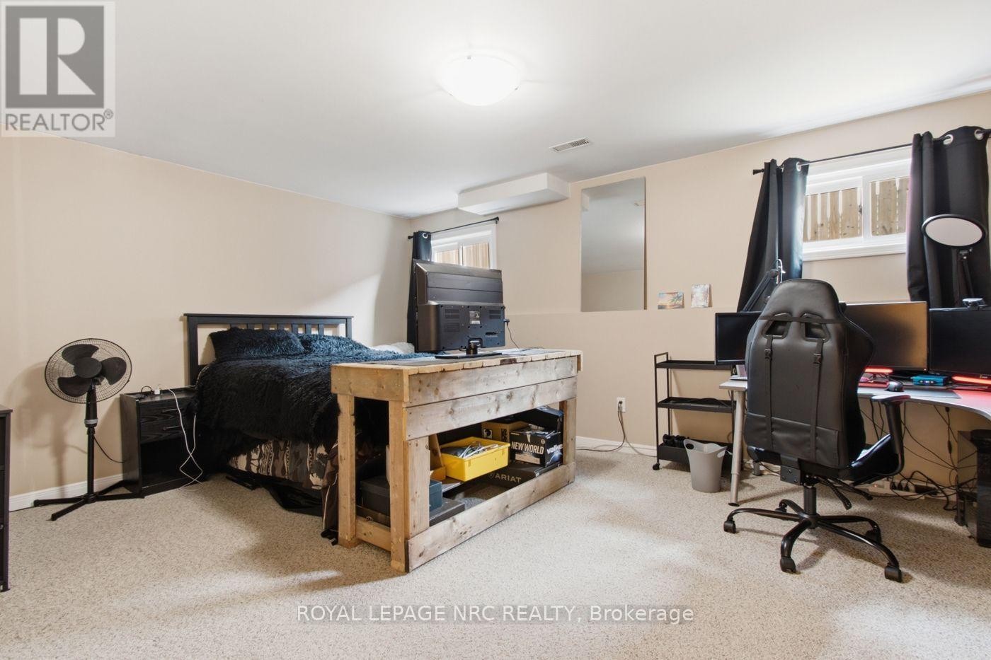 












28 ROLLINS DRIVE

,
Welland (N. Welland),




Ontario
L3C6Z8

