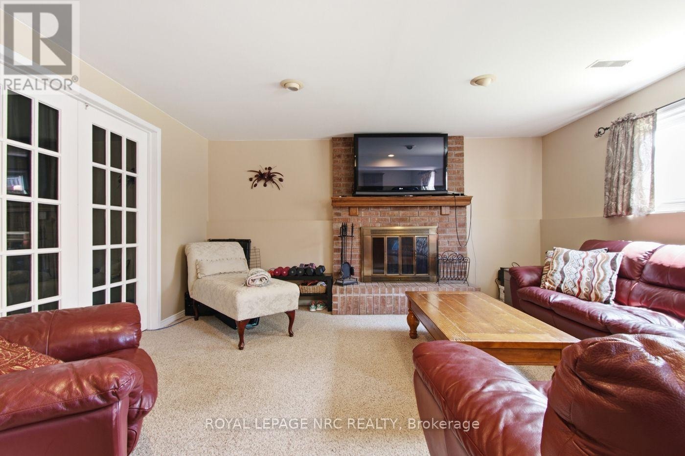 












28 ROLLINS DRIVE

,
Welland (N. Welland),




Ontario
L3C6Z8

