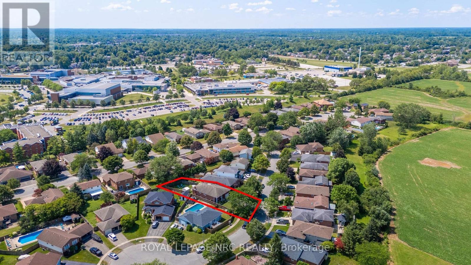 












28 ROLLINS DRIVE

,
Welland (N. Welland),




Ontario
L3C6Z8

