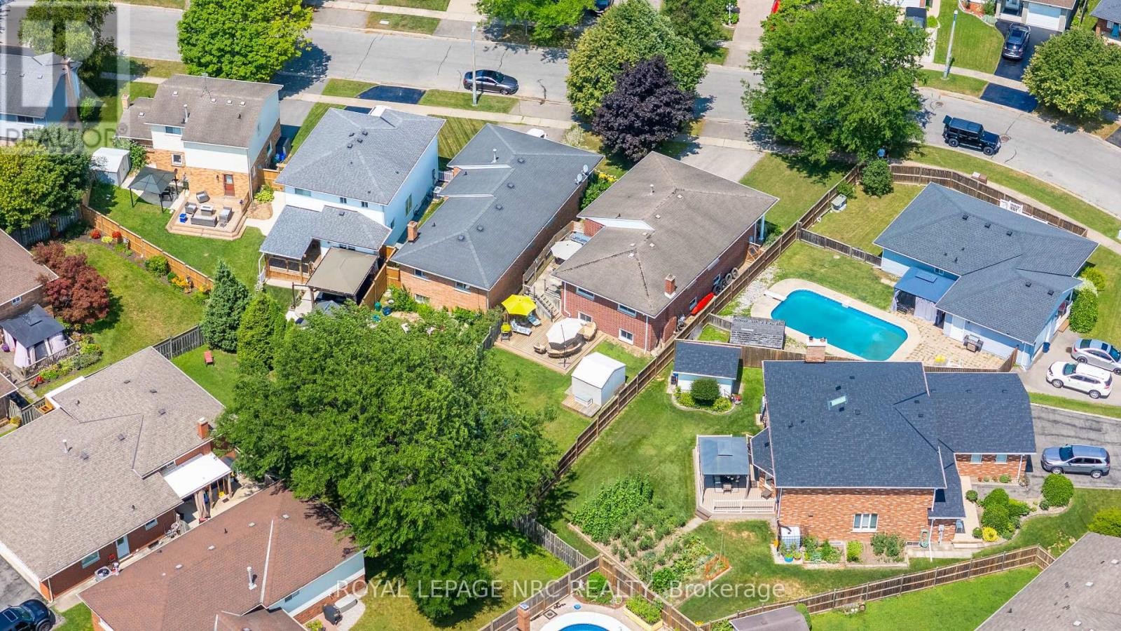 












28 ROLLINS DRIVE

,
Welland (N. Welland),




Ontario
L3C6Z8

