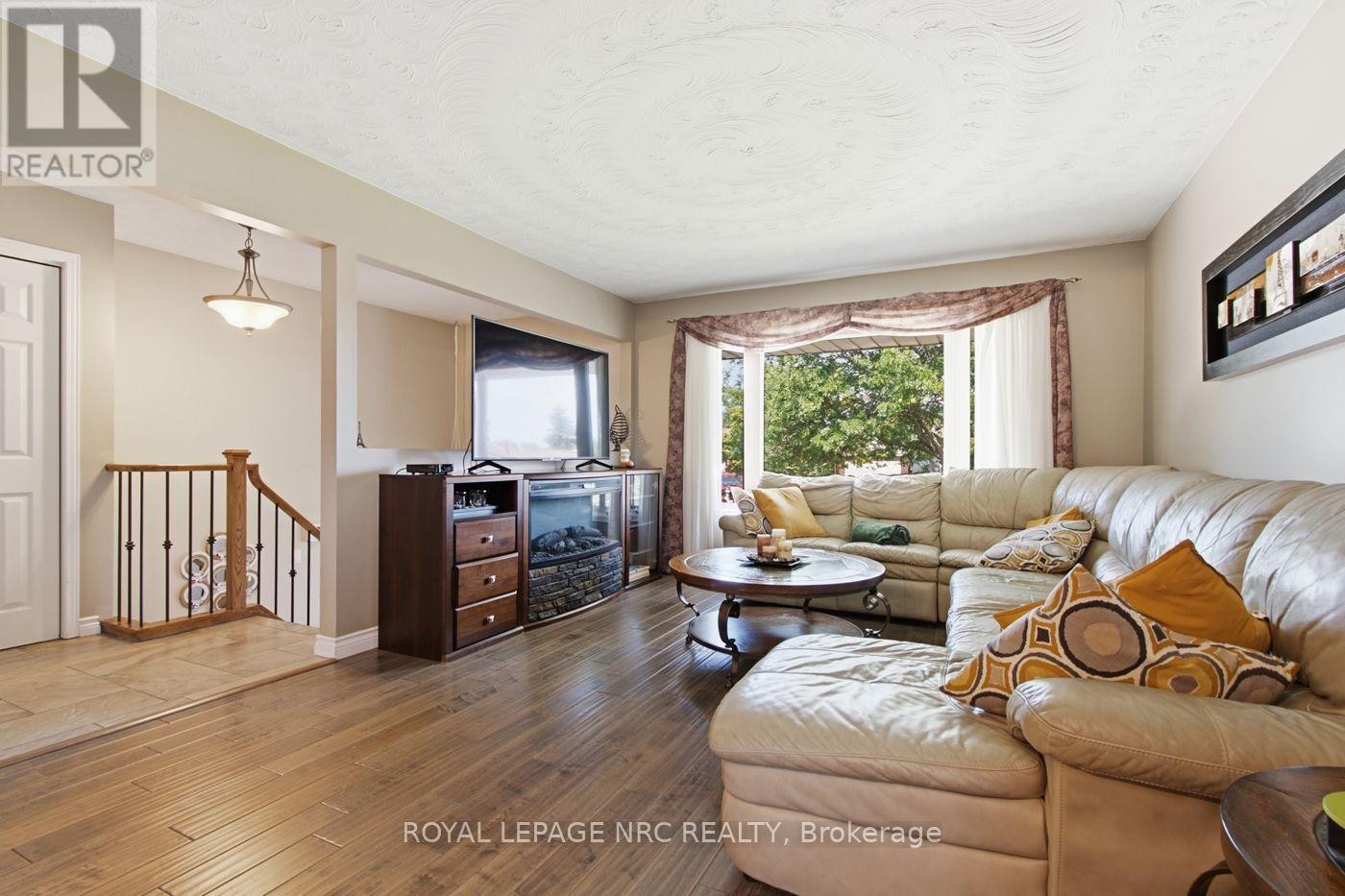 












28 ROLLINS DRIVE

,
Welland (N. Welland),




Ontario
L3C6Z8

