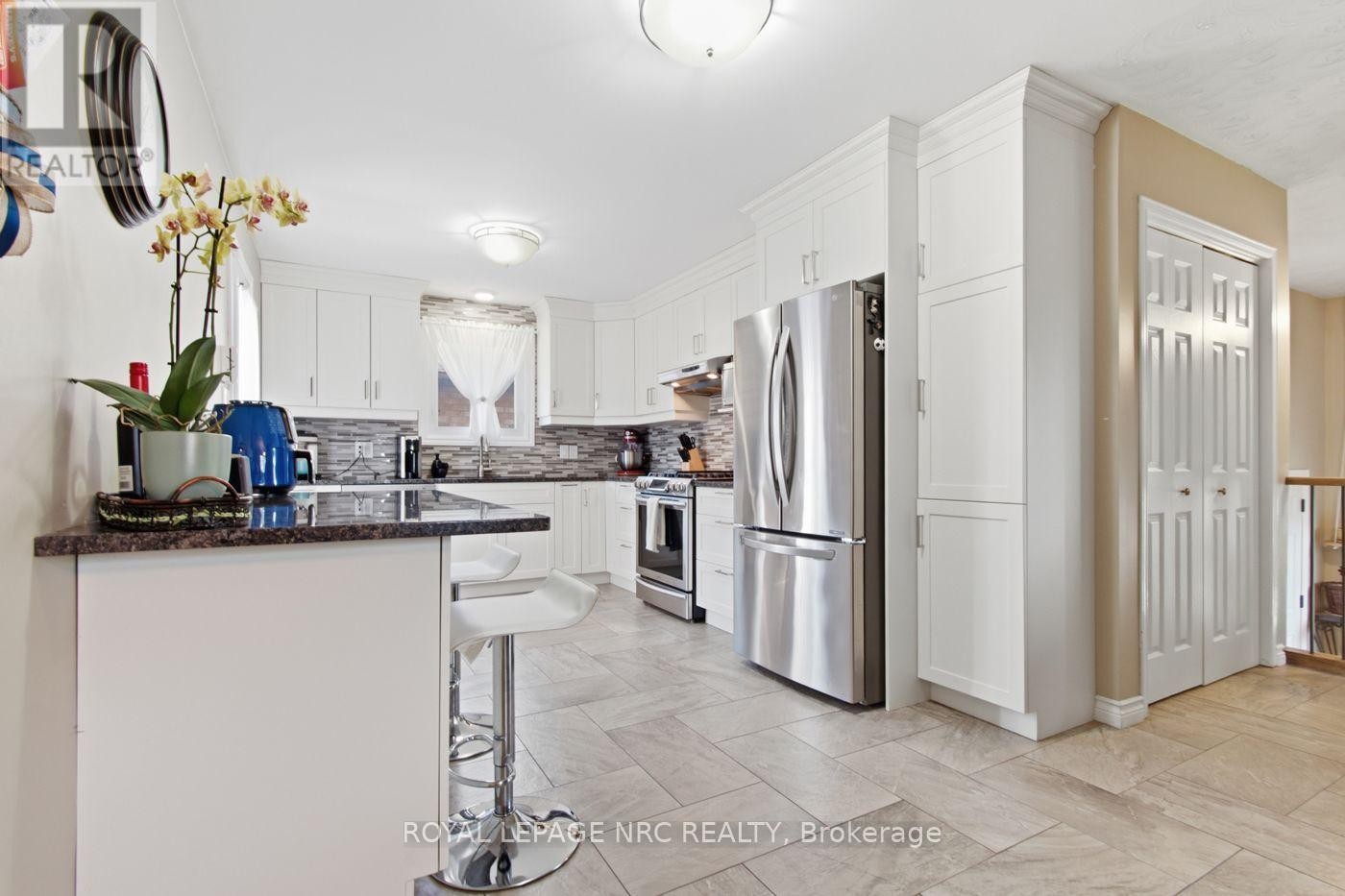 












28 ROLLINS DRIVE

,
Welland (N. Welland),




Ontario
L3C6Z8

