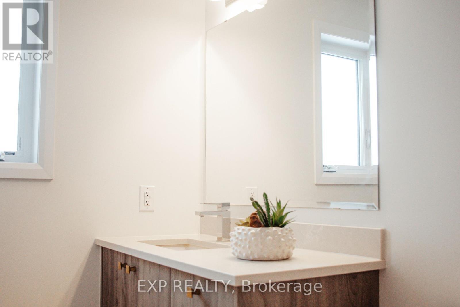 












939 ATHENRY COURT

,
Ottawa,




Ontario
K2J7C9

