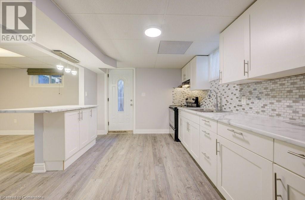 












582 CHAMBERLAIN Road

,
Burlington,




Ontario
L7L2V5

