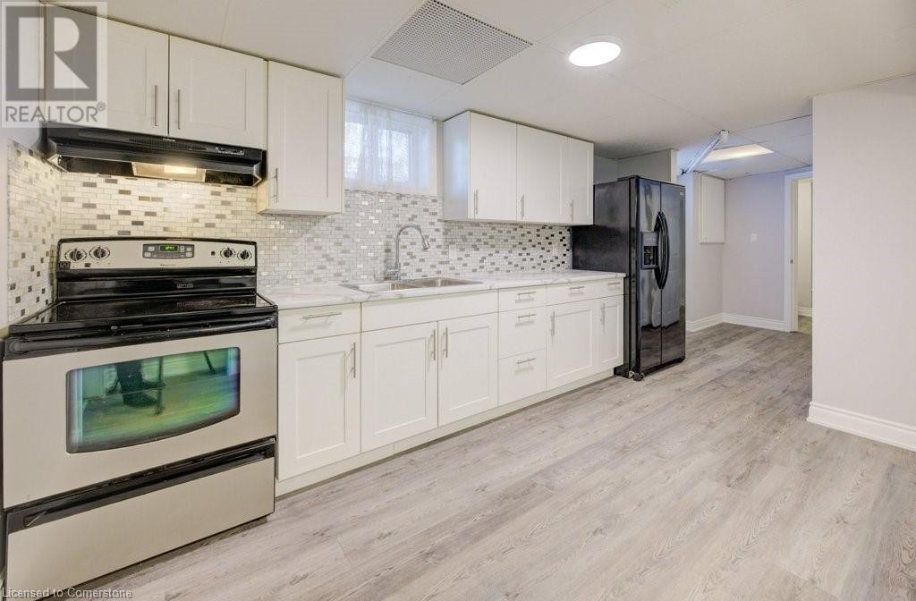 












582 CHAMBERLAIN Road

,
Burlington,




Ontario
L7L2V5

