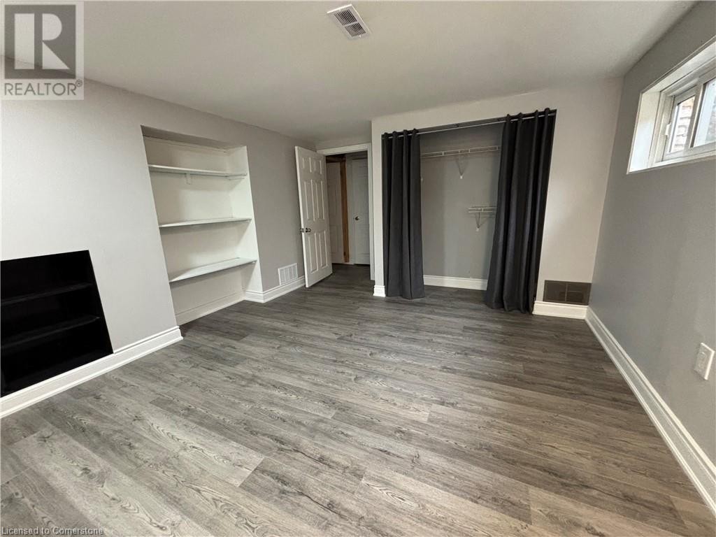 












582 CHAMBERLAIN Road

,
Burlington,




Ontario
L7L2V5

