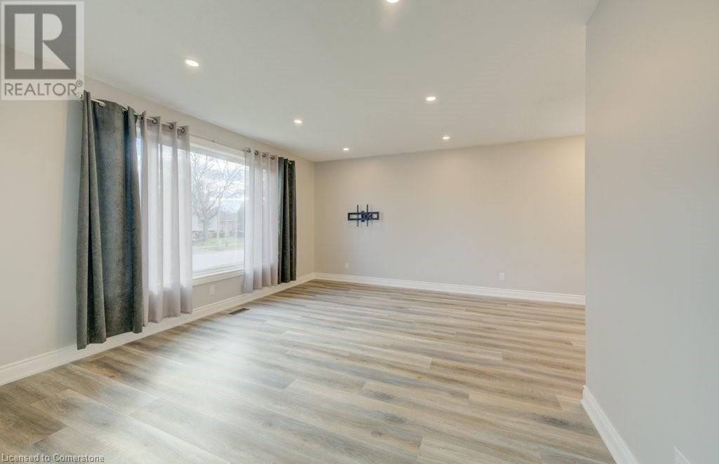












582 CHAMBERLAIN Road

,
Burlington,




Ontario
L7L2V5

