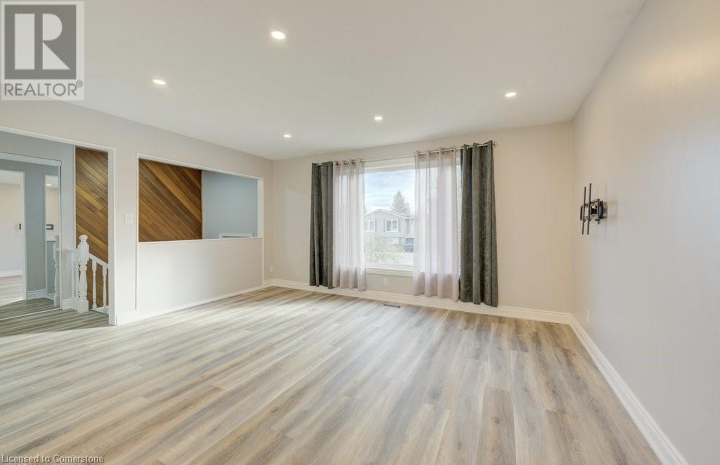 












582 CHAMBERLAIN Road

,
Burlington,




Ontario
L7L2V5

