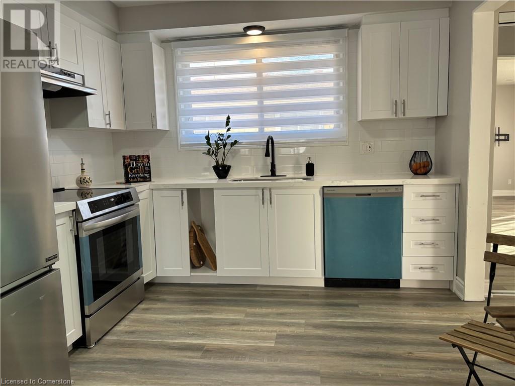 












582 CHAMBERLAIN Road

,
Burlington,




Ontario
L7L2V5

