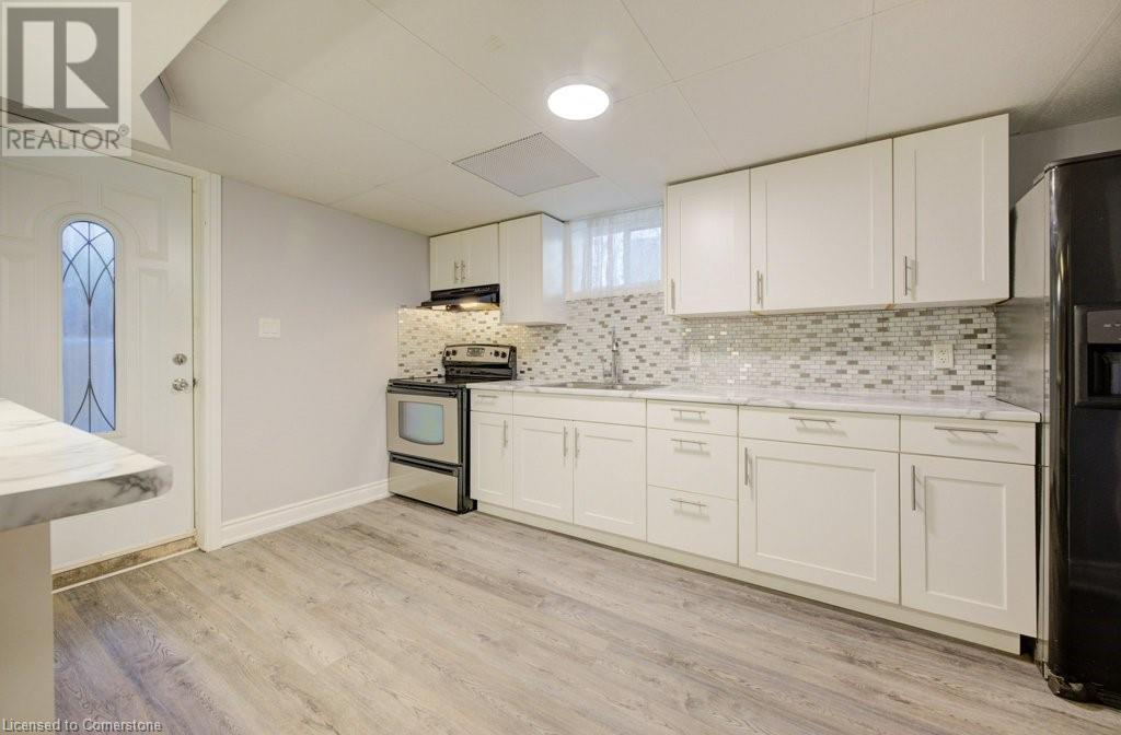 












582 CHAMBERLAIN Road

,
Burlington,




Ontario
L7L2V5

