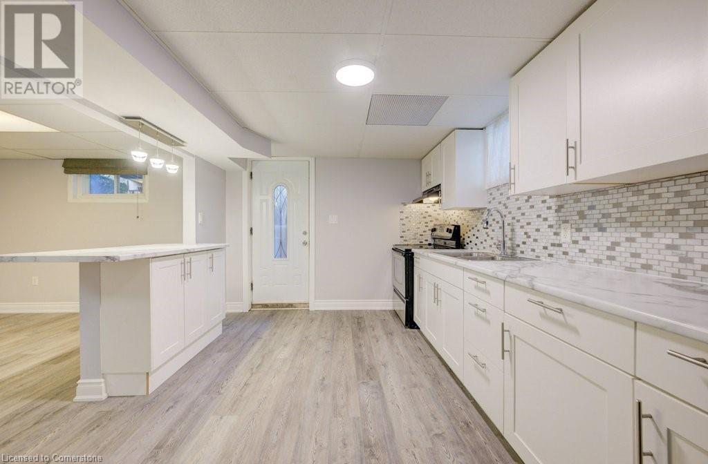 












582 CHAMBERLAIN Road

,
Burlington,




Ontario
L7L2V5

