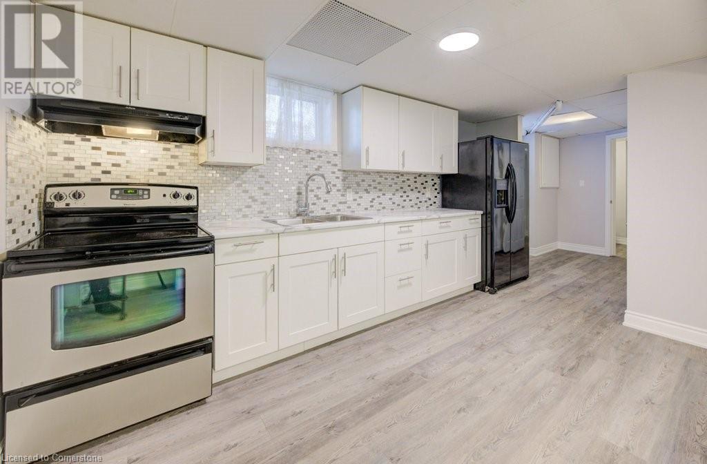 












582 CHAMBERLAIN Road

,
Burlington,




Ontario
L7L2V5

