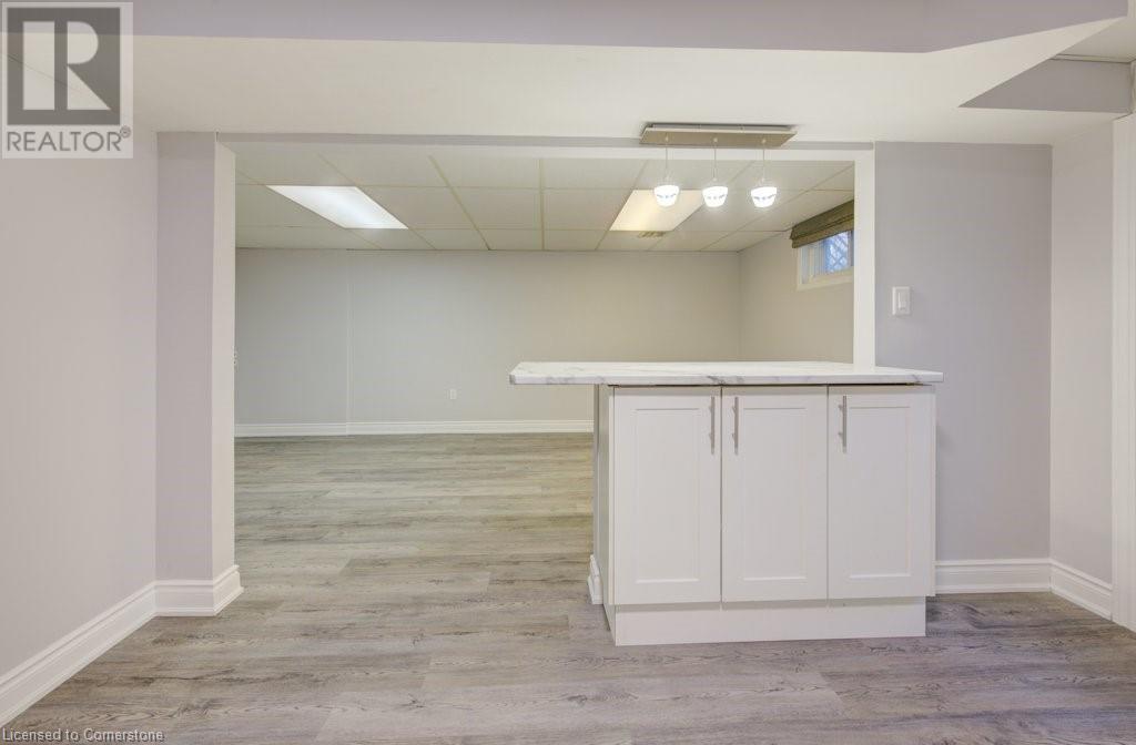 












582 CHAMBERLAIN Road

,
Burlington,




Ontario
L7L2V5

