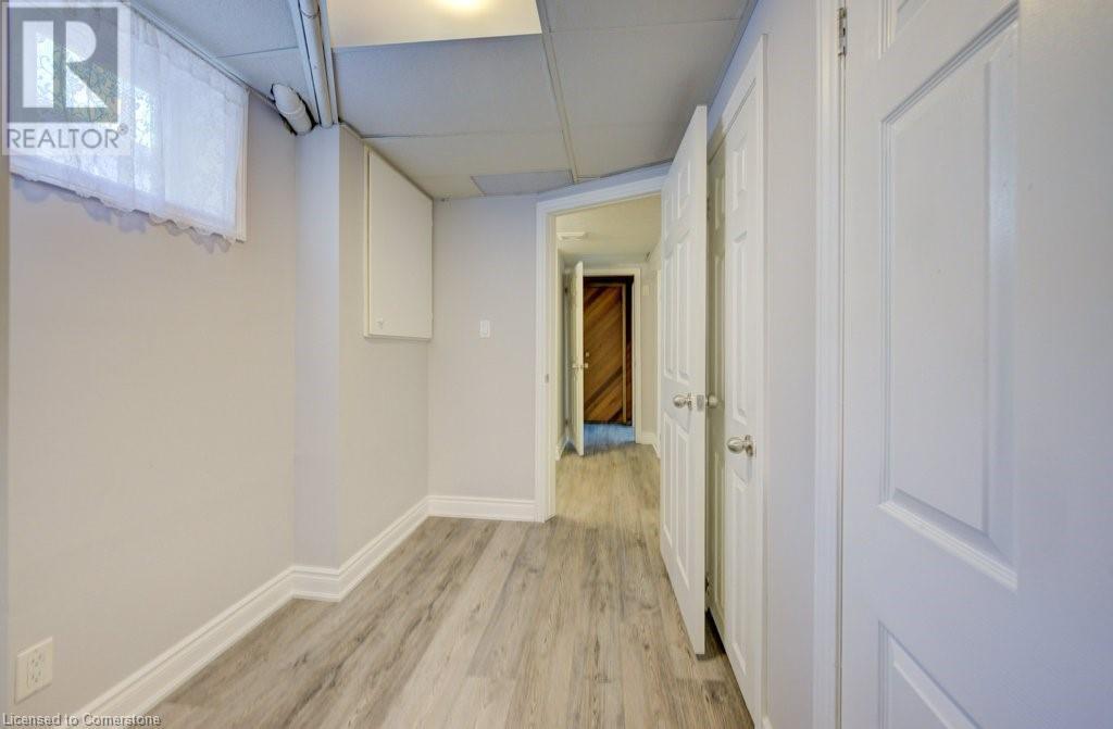 












582 CHAMBERLAIN Road

,
Burlington,




Ontario
L7L2V5

