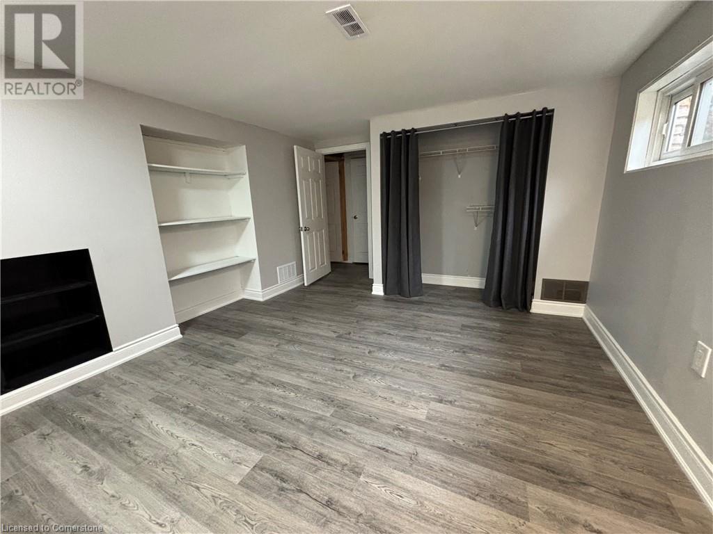












582 CHAMBERLAIN Road

,
Burlington,




Ontario
L7L2V5

