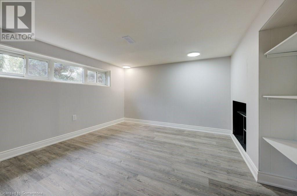 












582 CHAMBERLAIN Road

,
Burlington,




Ontario
L7L2V5

